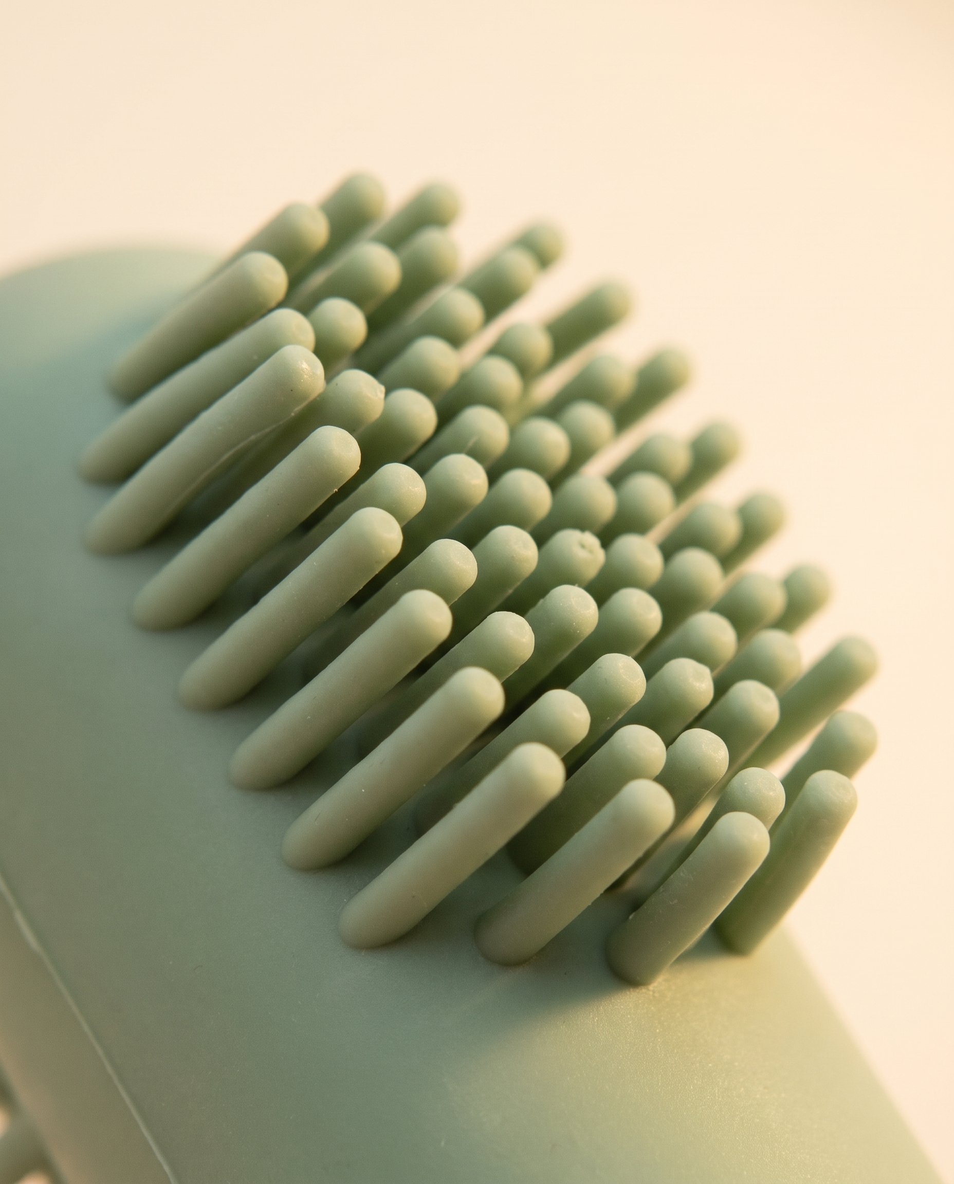 Form Finger Brush — silicone bristle detail