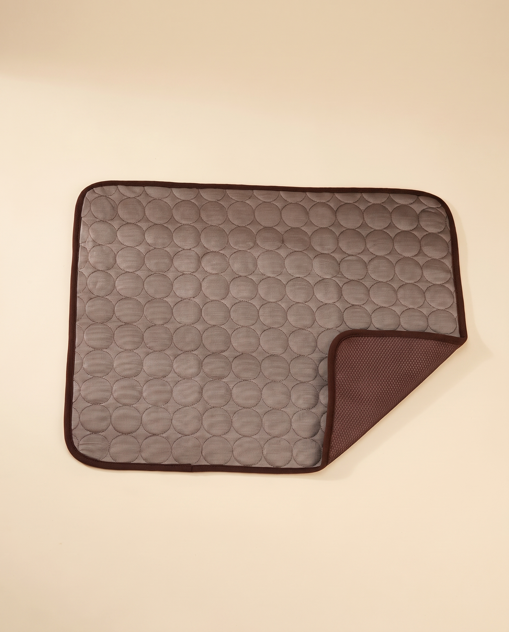 Form Cooling Mat in Brown