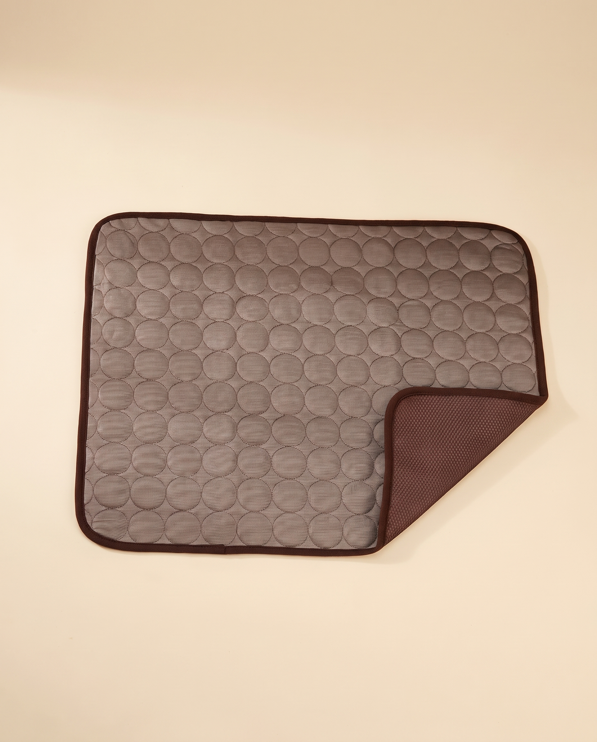 Form Cooling Mat in Brown